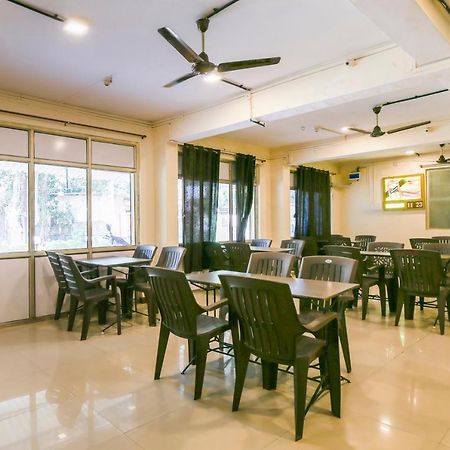 Spot On 67211 Hotel Gokul Daman Esterno foto
