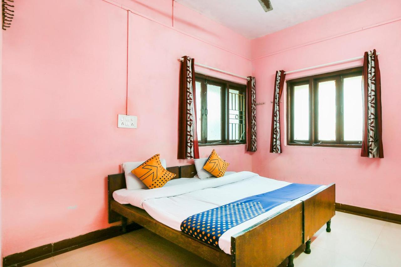 Spot On 67211 Hotel Gokul Daman Esterno foto