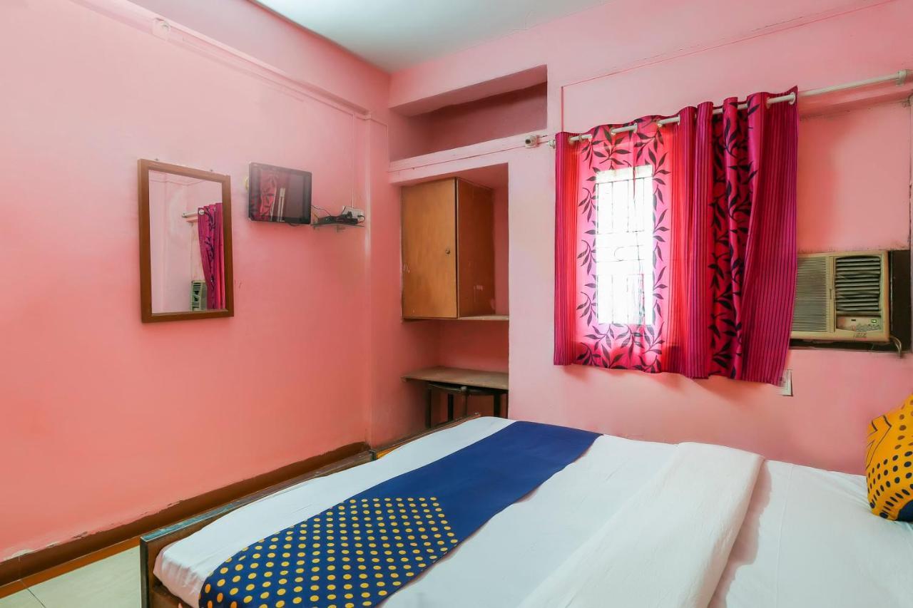 Spot On 67211 Hotel Gokul Daman Esterno foto