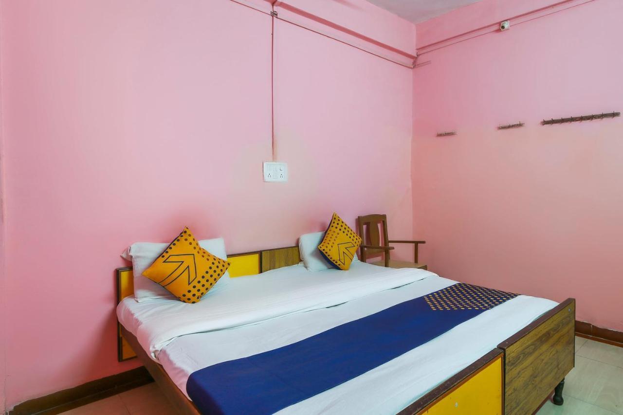 Spot On 67211 Hotel Gokul Daman Esterno foto