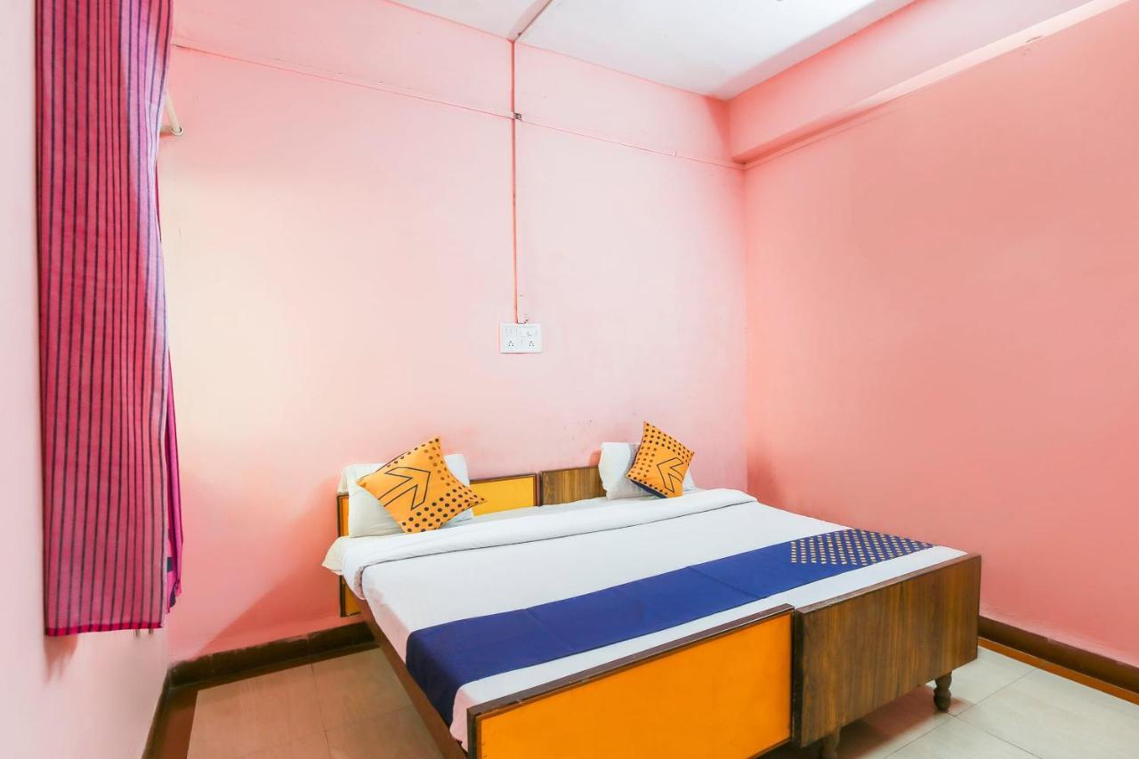 Spot On 67211 Hotel Gokul Daman Esterno foto