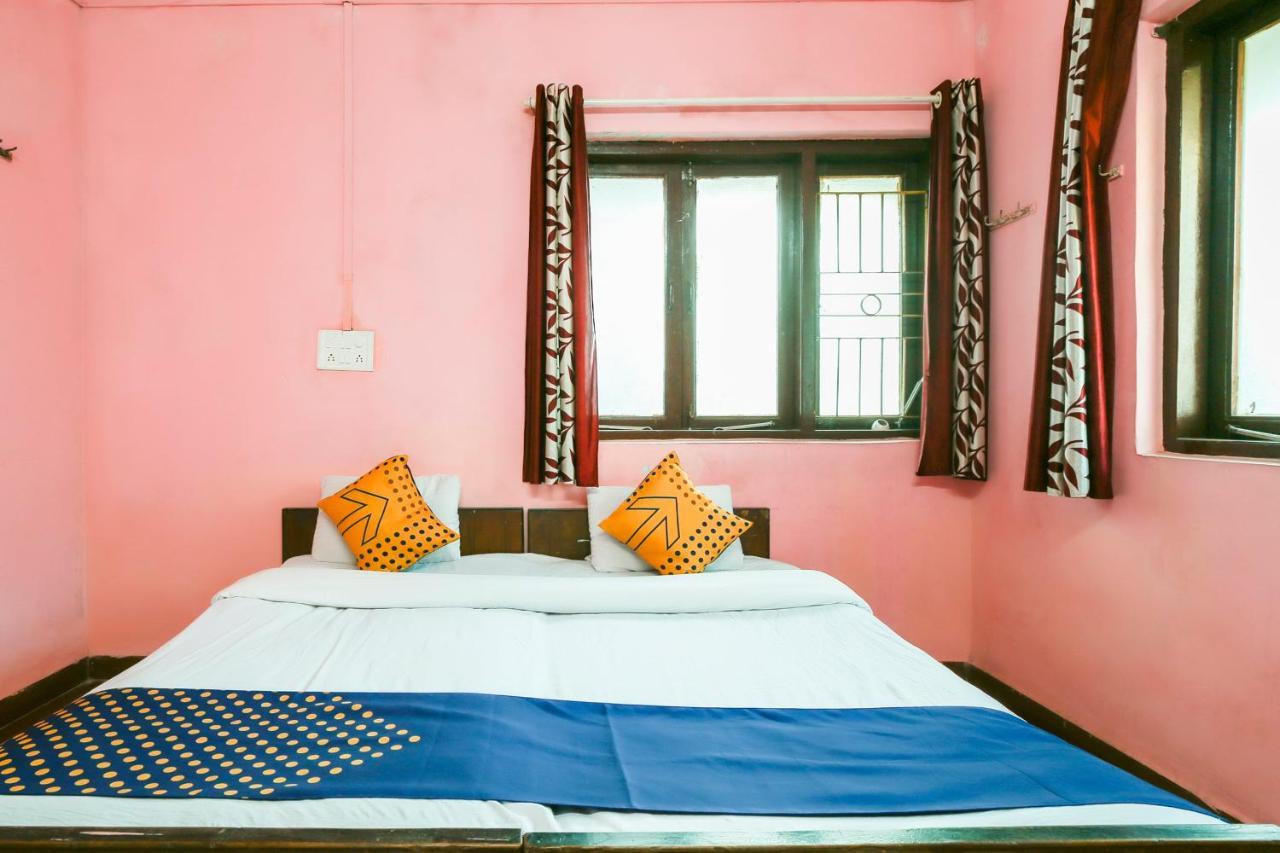 Spot On 67211 Hotel Gokul Daman Esterno foto