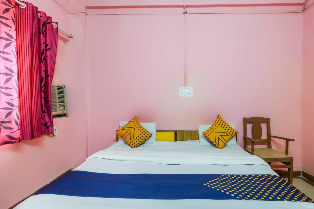 Spot On 67211 Hotel Gokul Daman Esterno foto