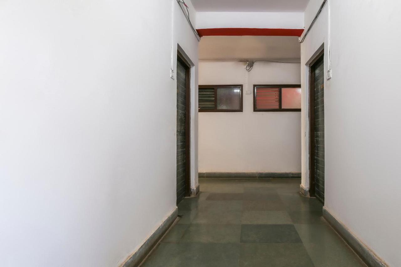 Spot On 67211 Hotel Gokul Daman Esterno foto