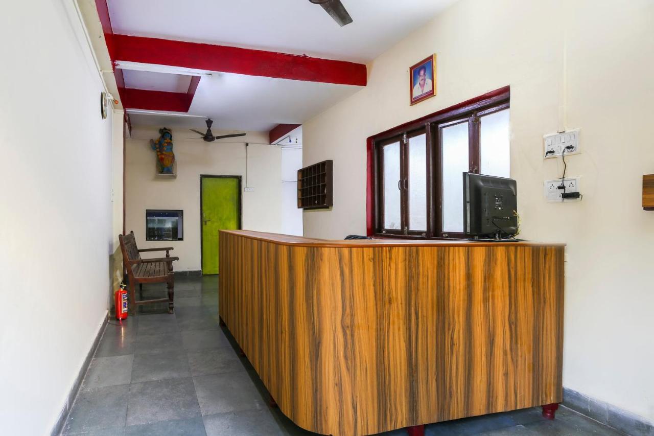 Spot On 67211 Hotel Gokul Daman Esterno foto