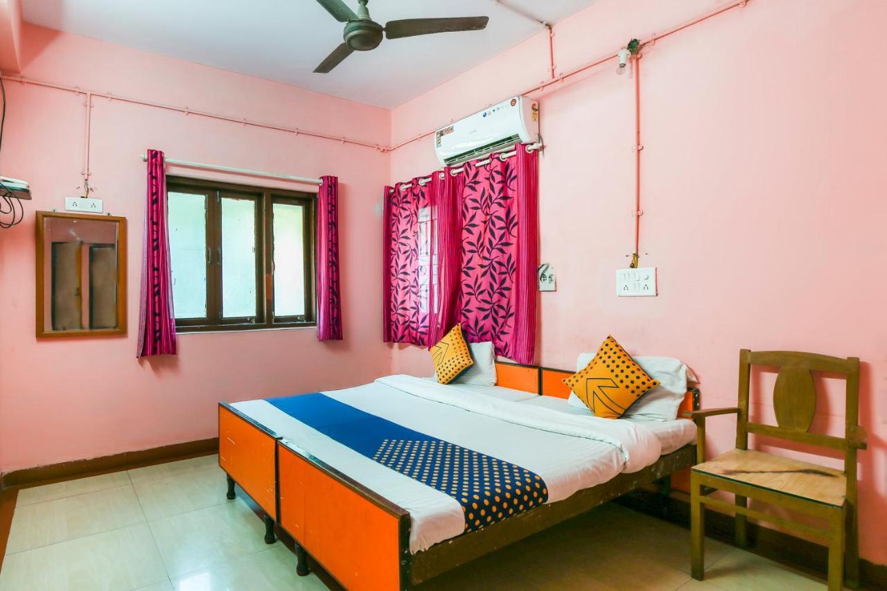 Spot On 67211 Hotel Gokul Daman Esterno foto